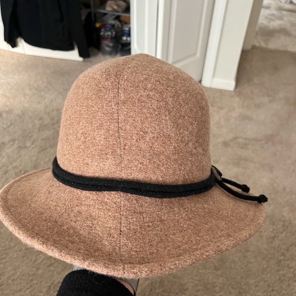 Women’s Fall Hat - Picture 4 of 4